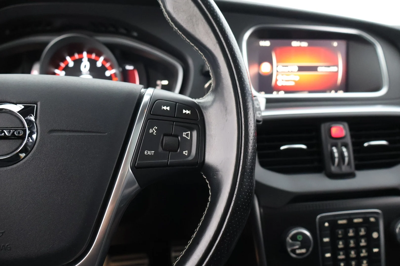 Car Image - 6Q4TU4tVTs8nZwpSYBlD9V