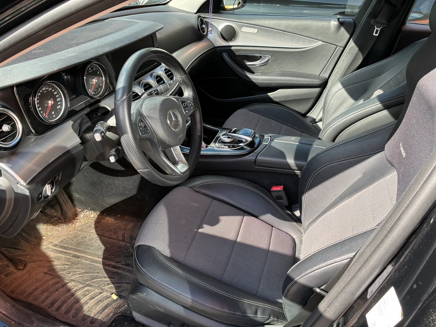 Car Image - 4NYE7sFZ4GDdPnejP6epU2