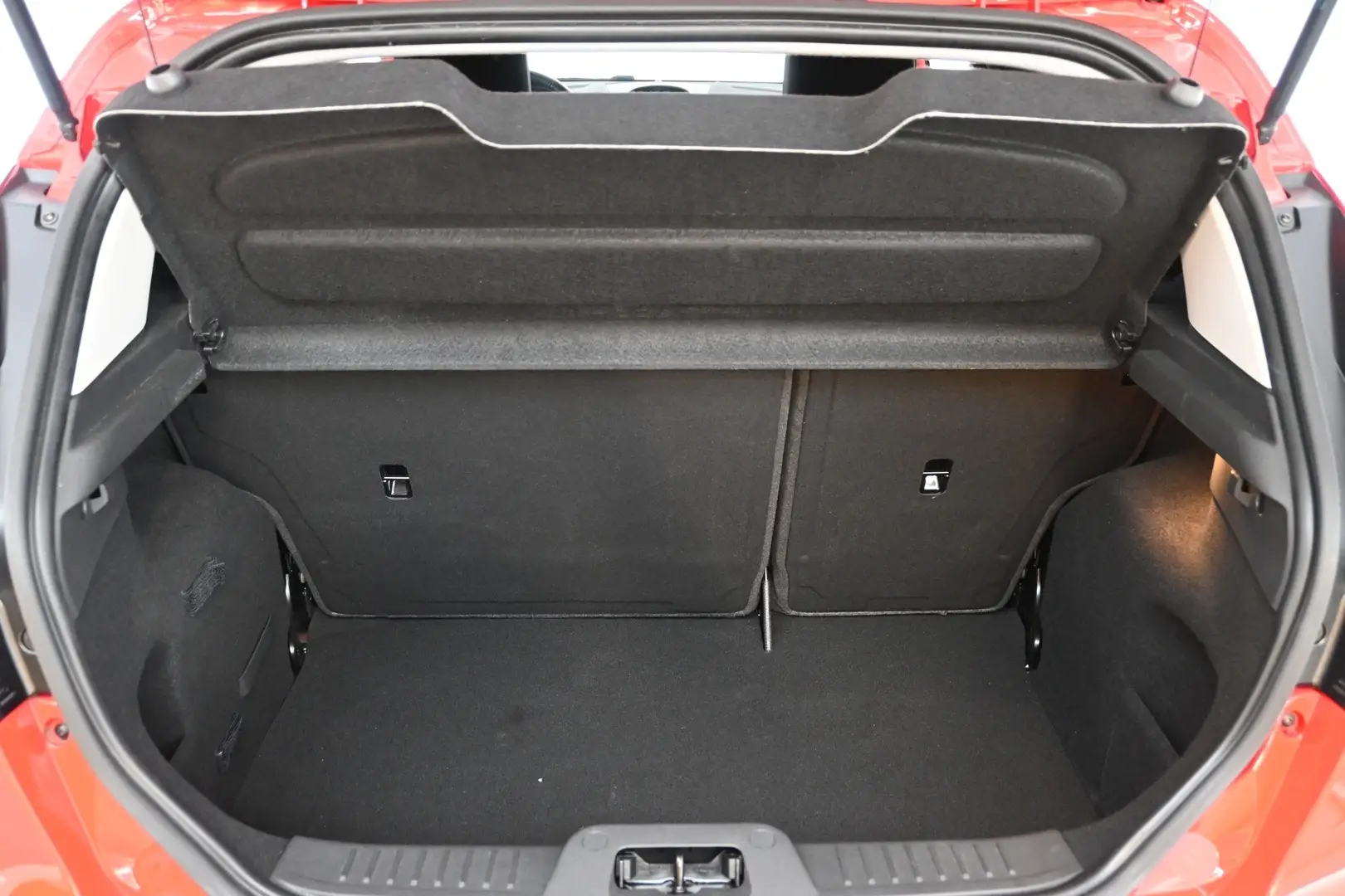 Car Image - 2010BCGeybzqKZFQK4cAA4