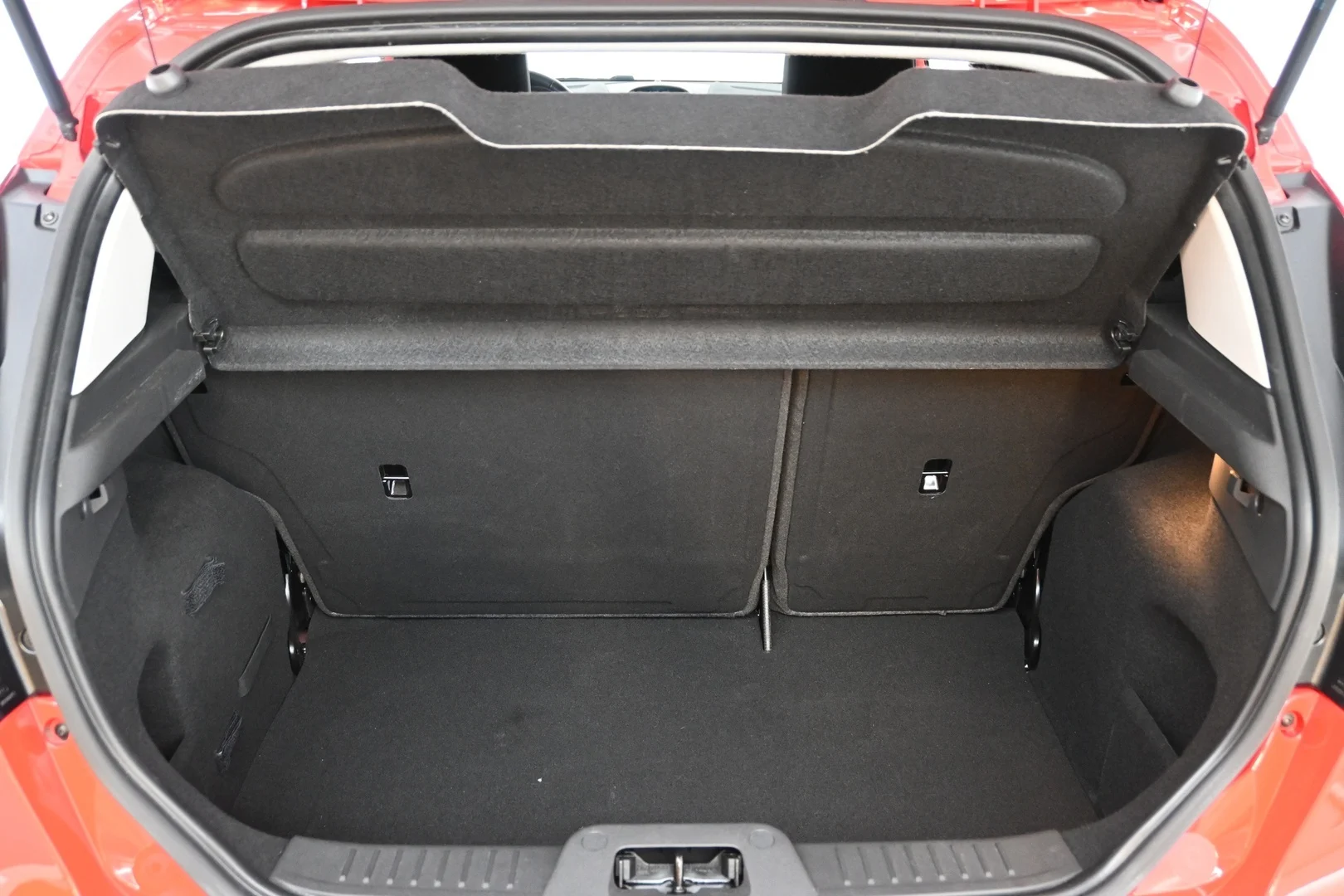 Car Image - 2010BCGeybzqKZFQK4cAA4