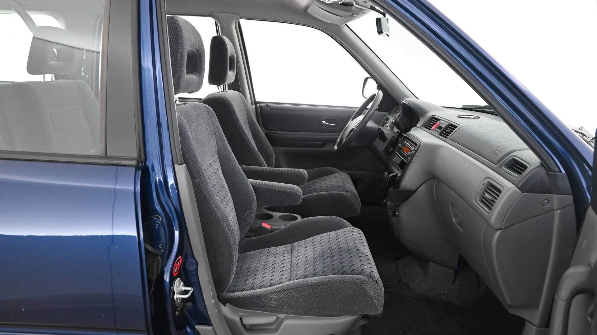 Car Image - 2QuAp2UbnkUj32f9yblB2