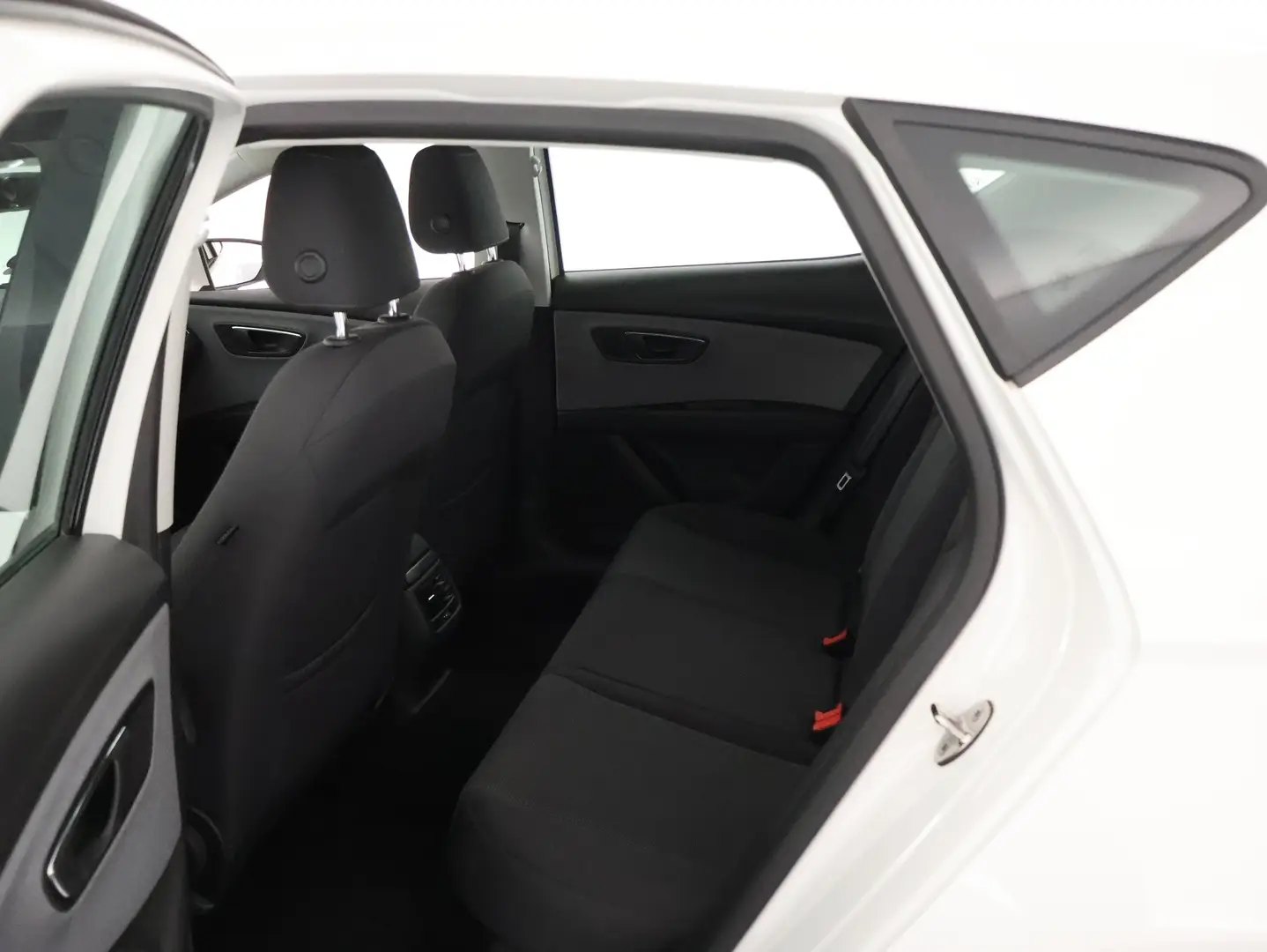 Car Image - 2dtW2we8bRy4avFL33iS6O