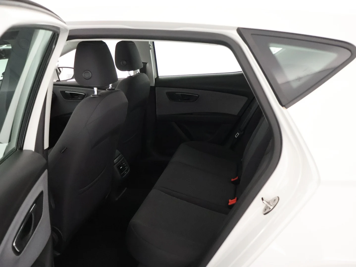 Car Image - 2dtW2we8bRy4avFL33iS6O