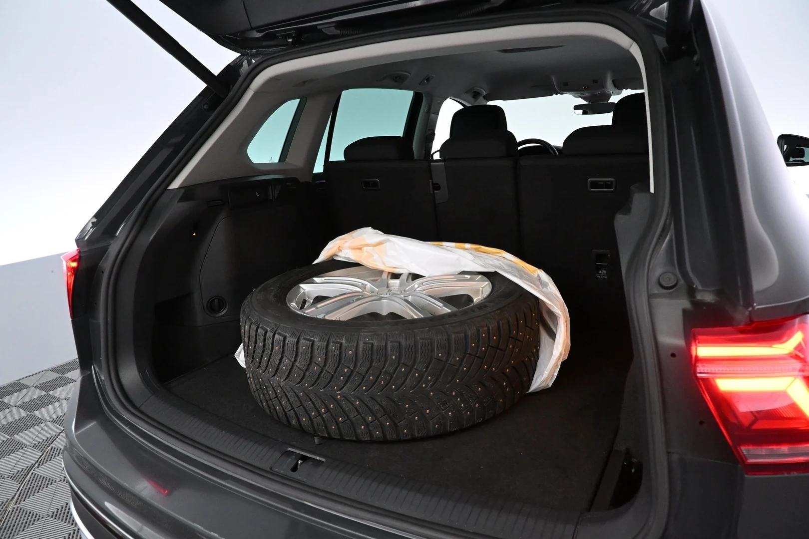 Car Image - 6HfWw7SBqkuv4D0w32uB49