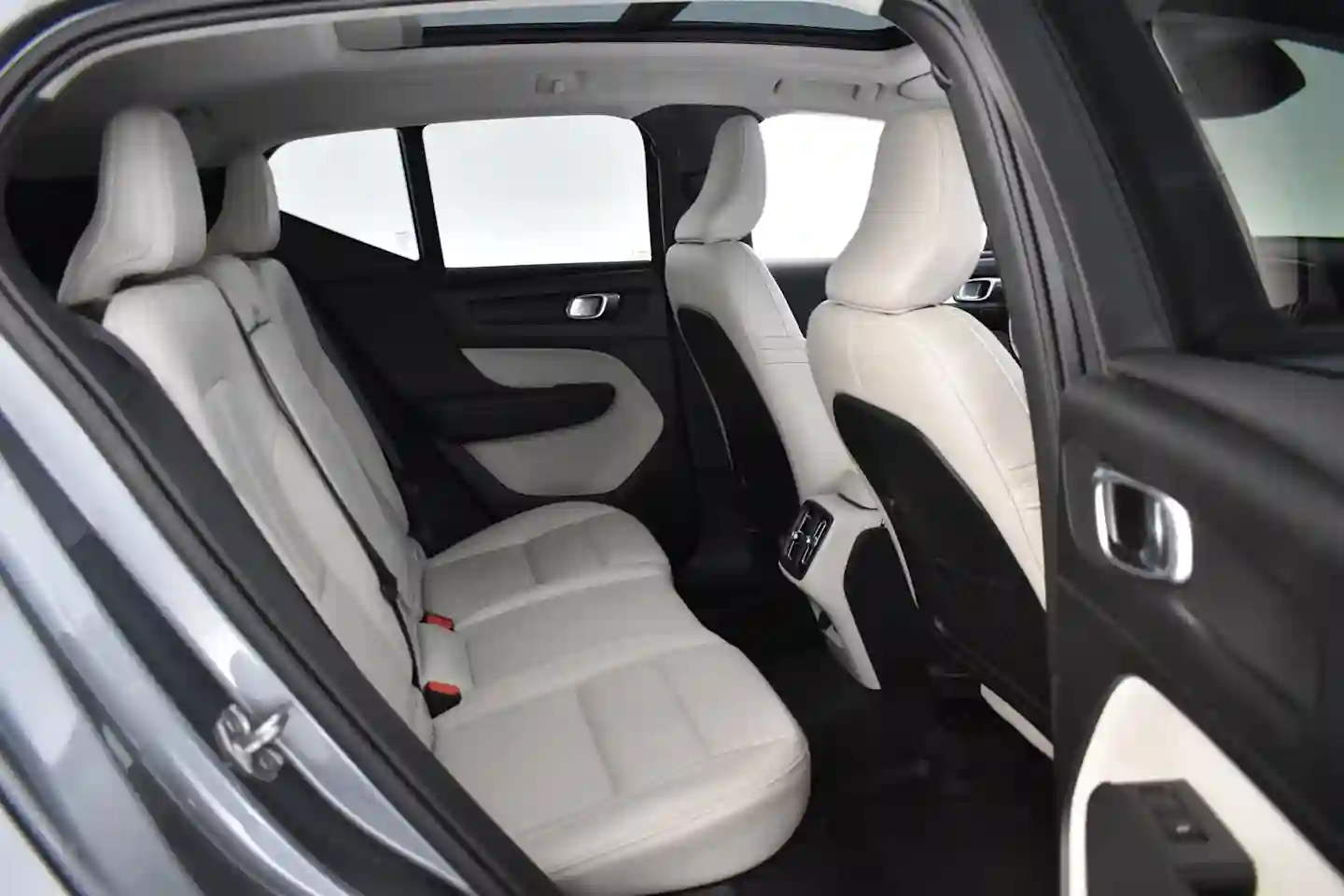 Car Image - 2QYuHWR5ifdTucruvestxd