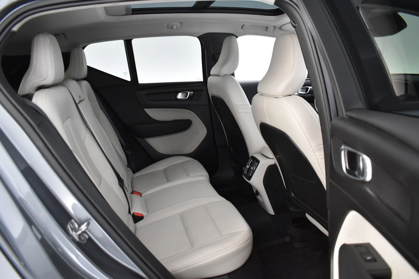 Car Image - 2QYuHWR5ifdTucruvestxd
