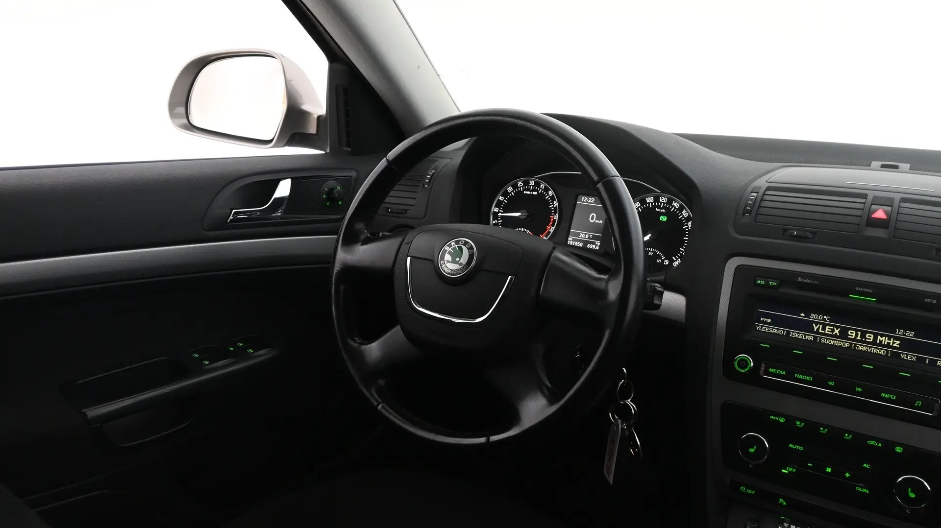 Car Image - 6msjWjLb3S19u5WtiUzpVm