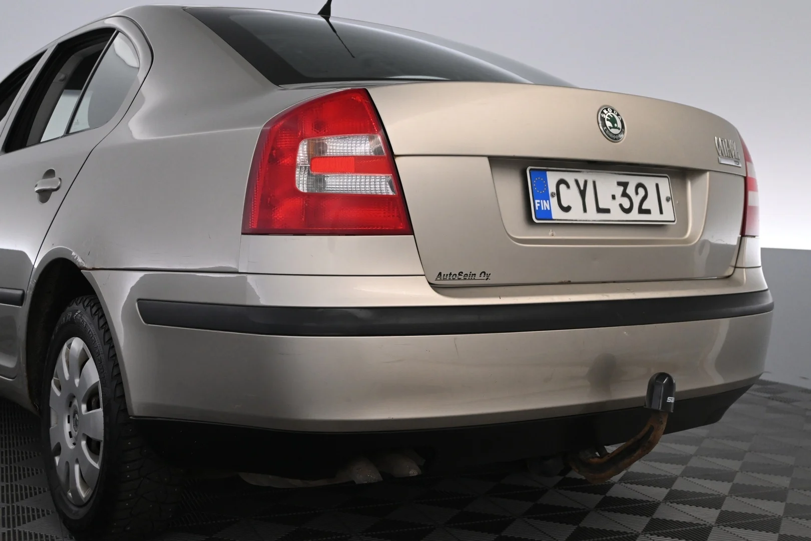 Car Image - 2UQ77m6uu0Oty9Taci46ns