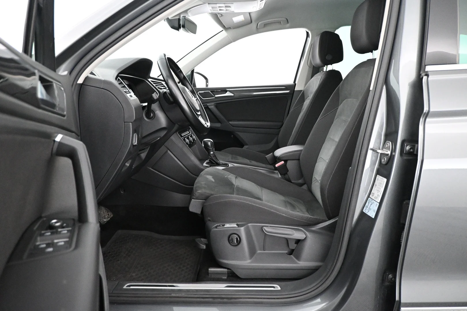 Car Image - 1V7qZiRkbHWPK9SxtkdEYP
