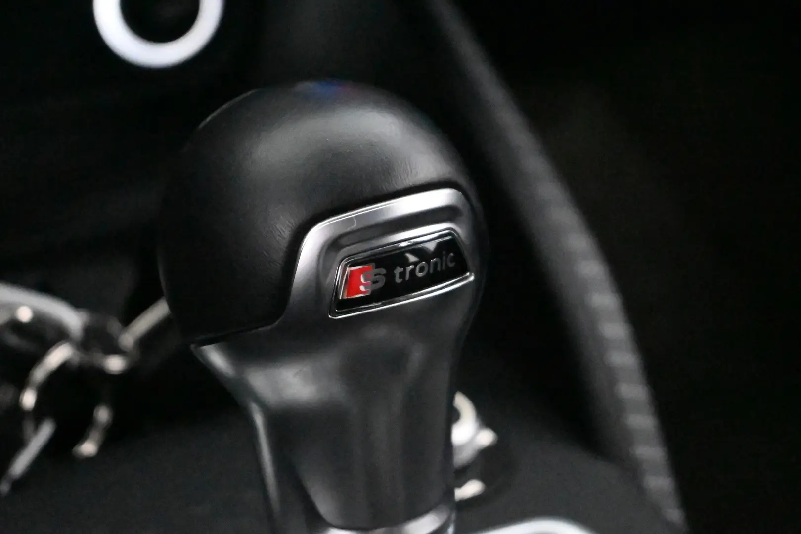 Car Image - 51eGgDoCKMU6rs3G8QoqMn