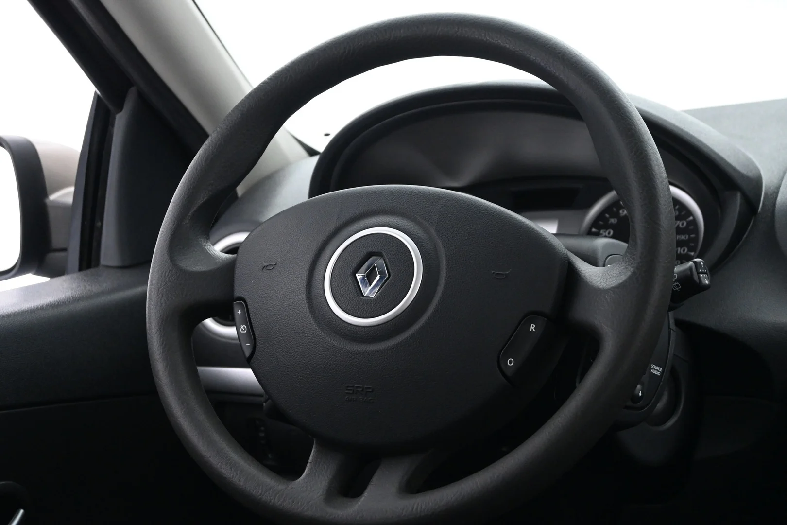 Car Image - 1mziNovOajxoAXFK8Sz7Xe