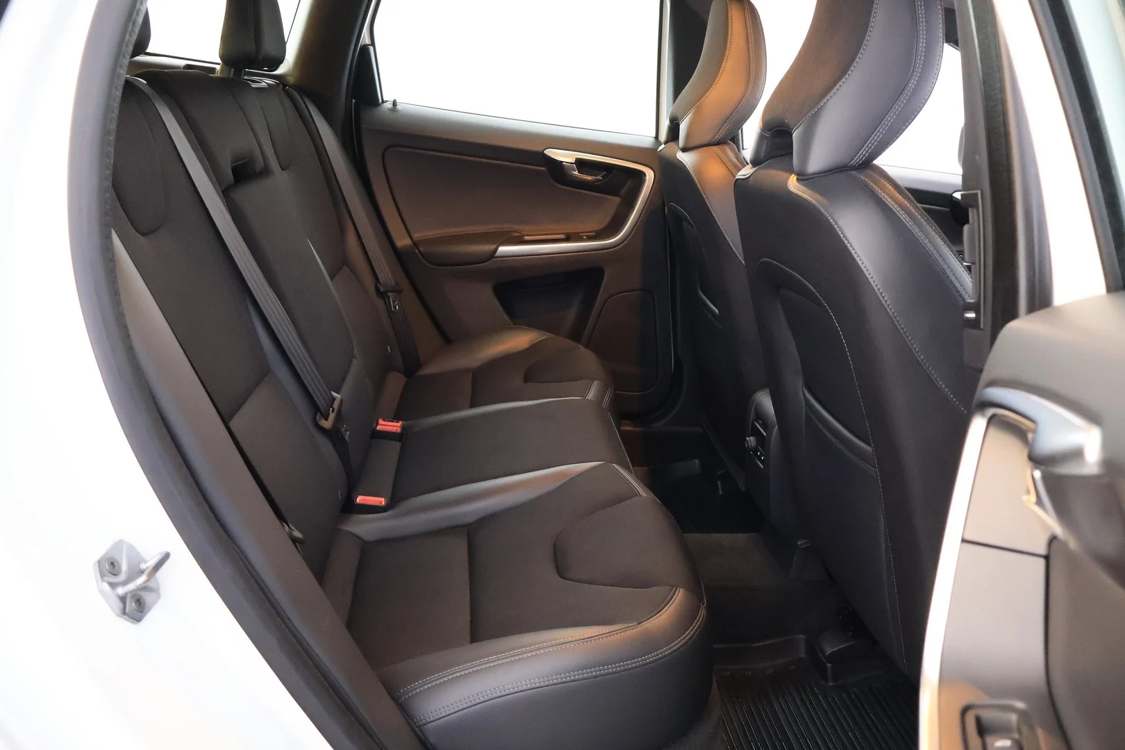 Car Image - 10W89BqtXUUiKPatsjgdCp