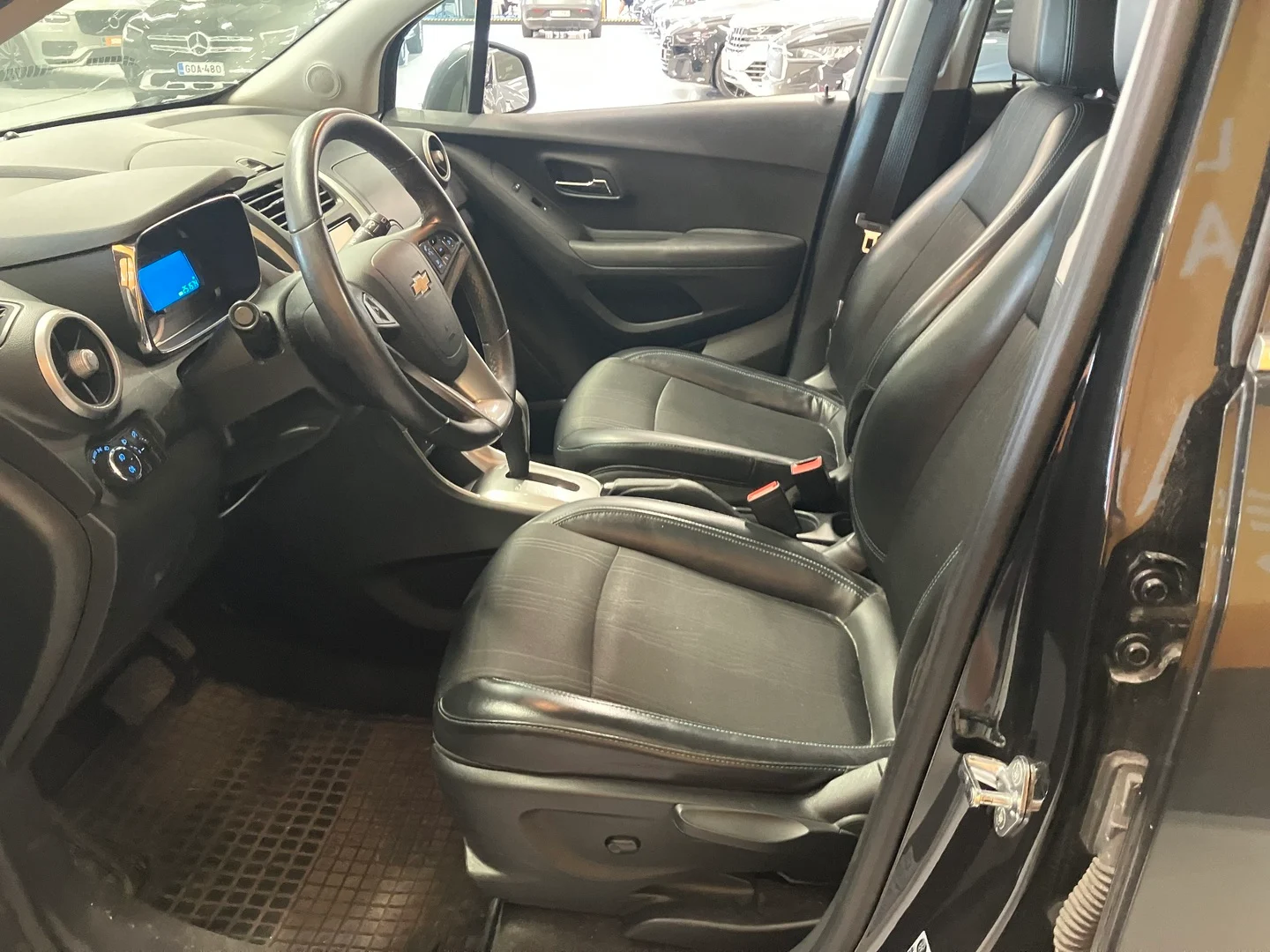 Car Image - 3yjVzNmhzm6o9k94Efhlq2