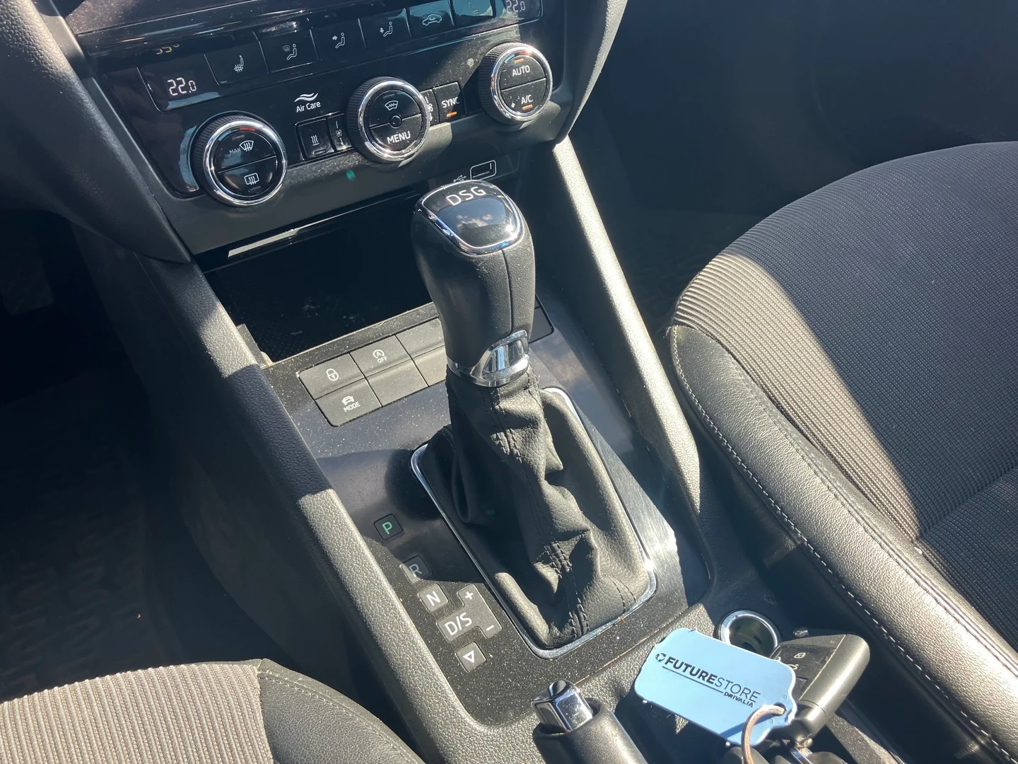 Car Image - 6Wi0IzmUYYn4NZwi6ZUrgv