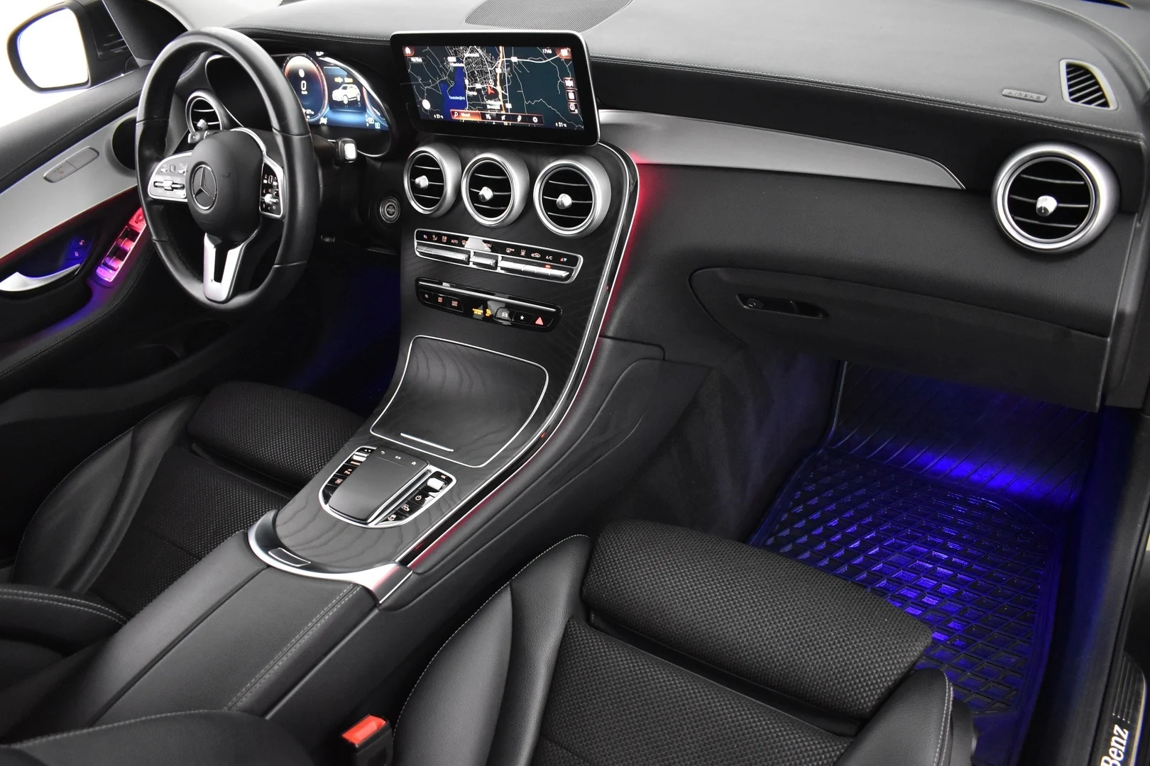 Car Image - Yl7aSWTRHJaisY7GTPGI1