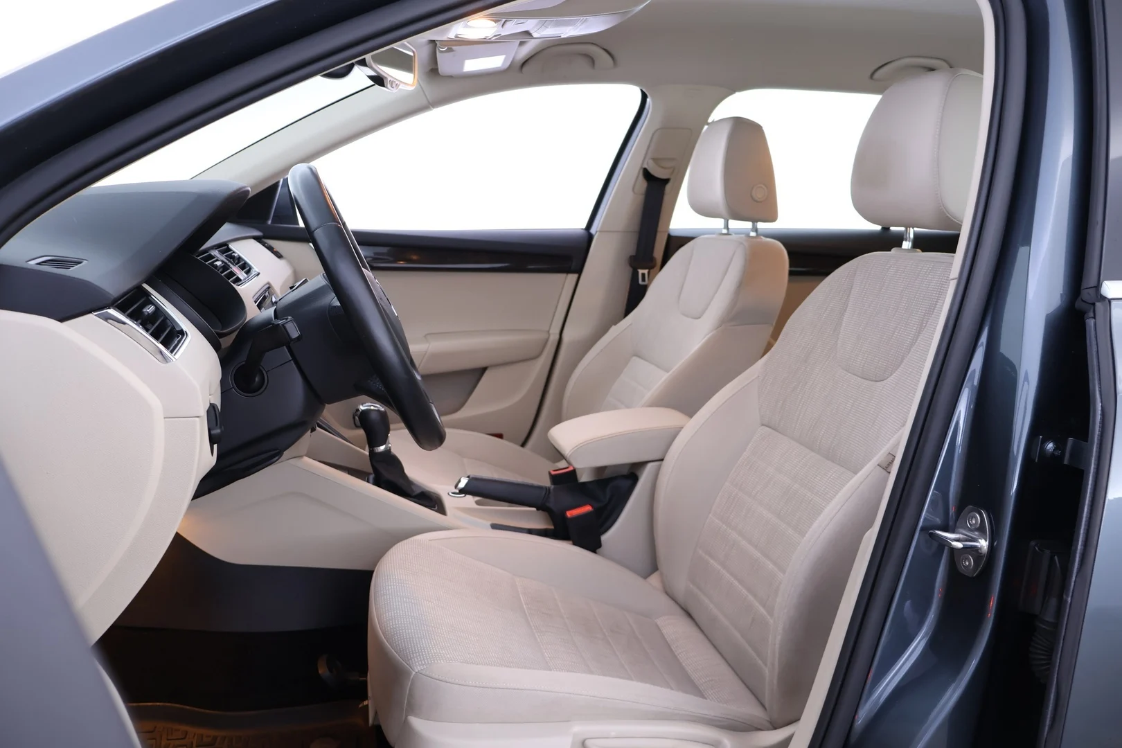 Car Image - 11evL9As9G7FtYt0RUoFS3