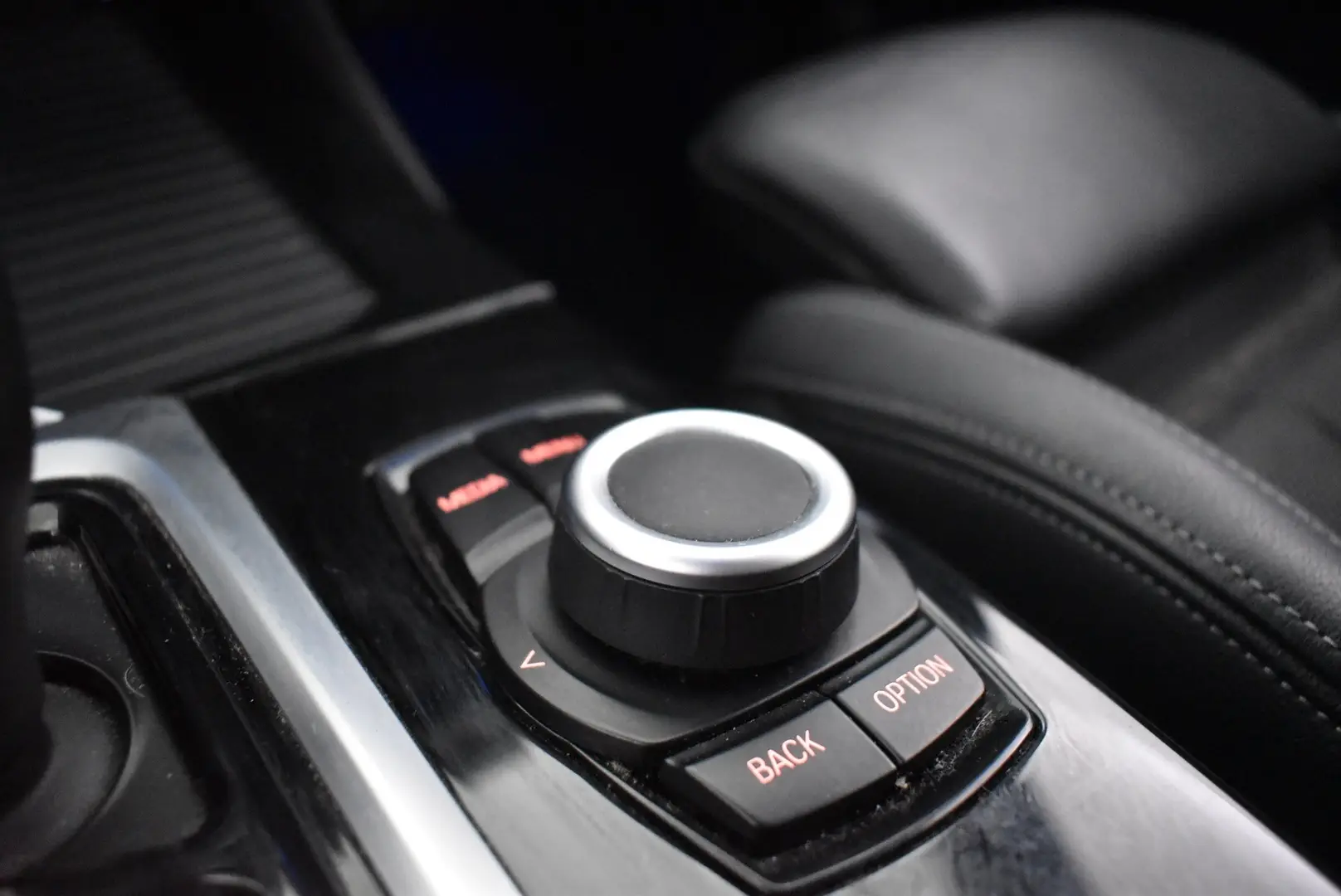 Car Image - 4j7Z54j4EcMk0l6JY7LTFq