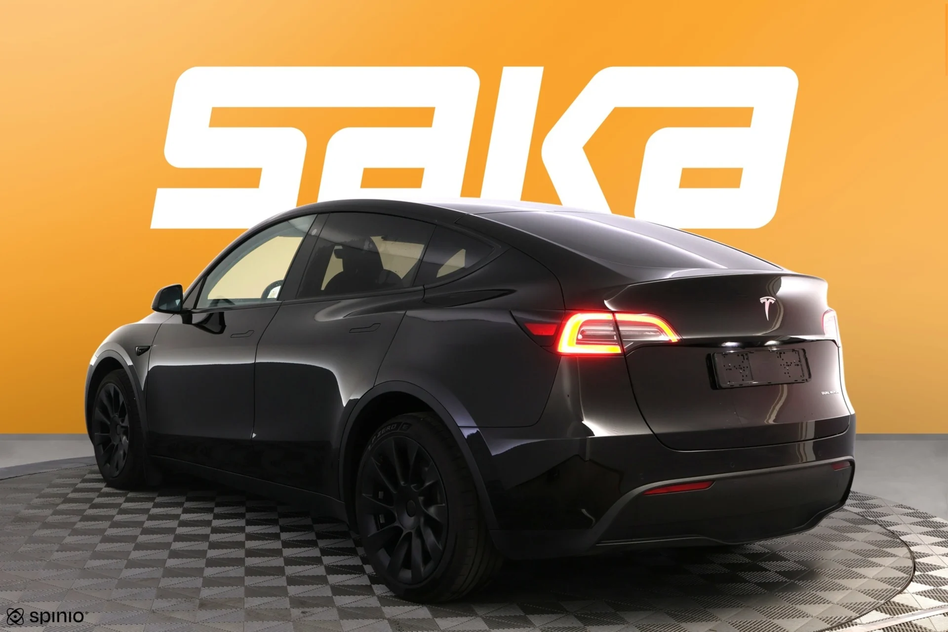 Car Image - 75g5lzNMq0sYcLiKcJ45LP