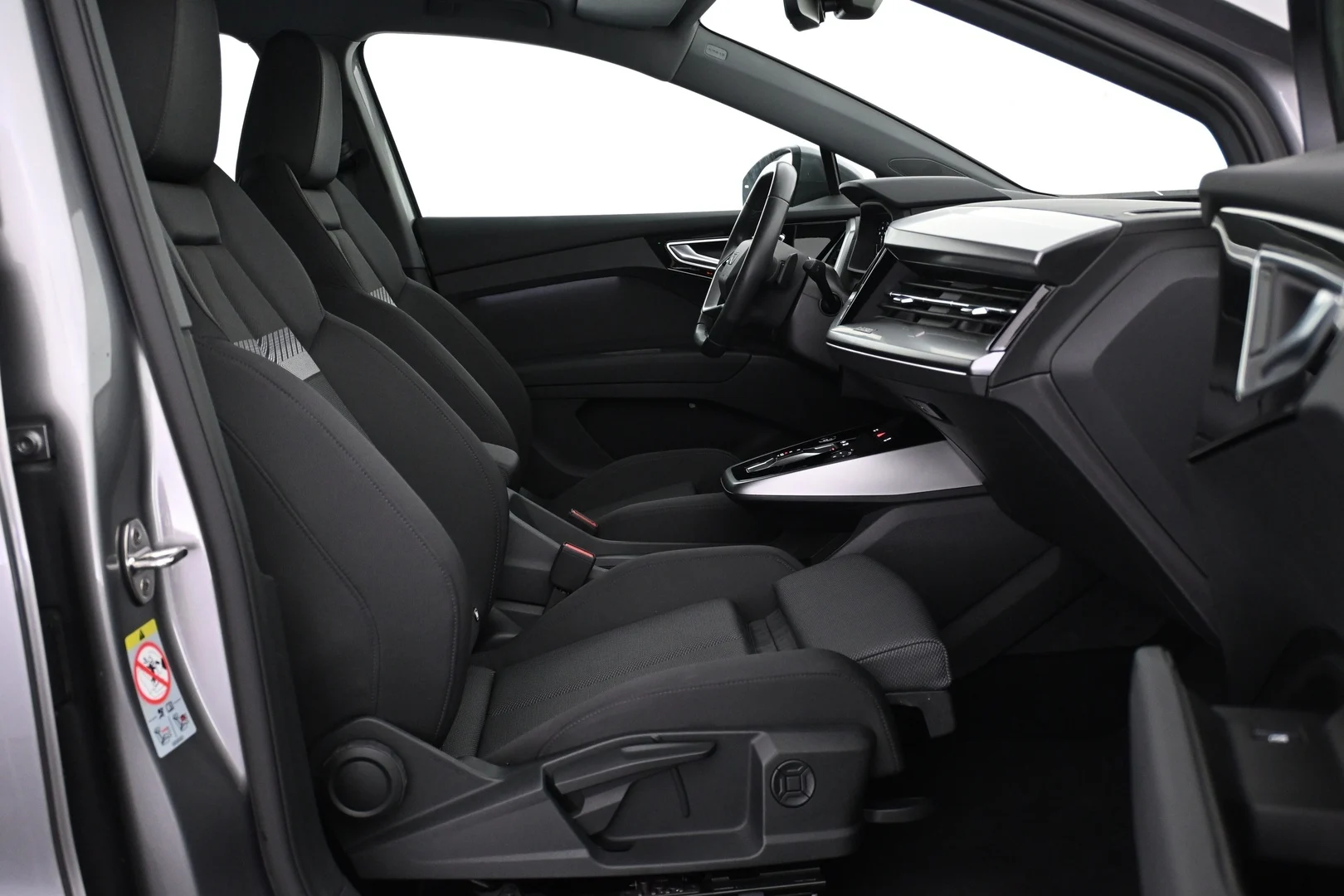Car Image - 3UO44sRIgFgxoW75qINRdm