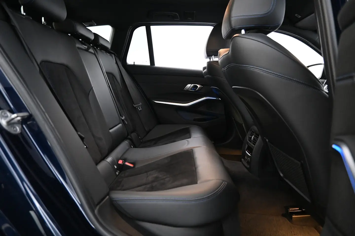 Car Image - 7b3zn3E0RXItEONkwFPrjv