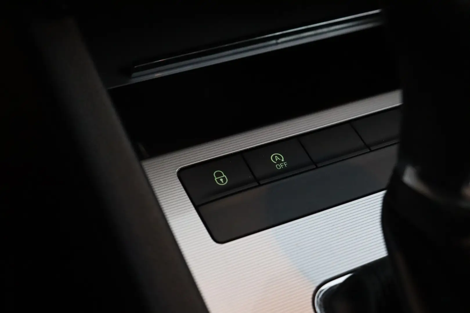 Car Image - 6576wZ1kye2zINsjOvgQw0