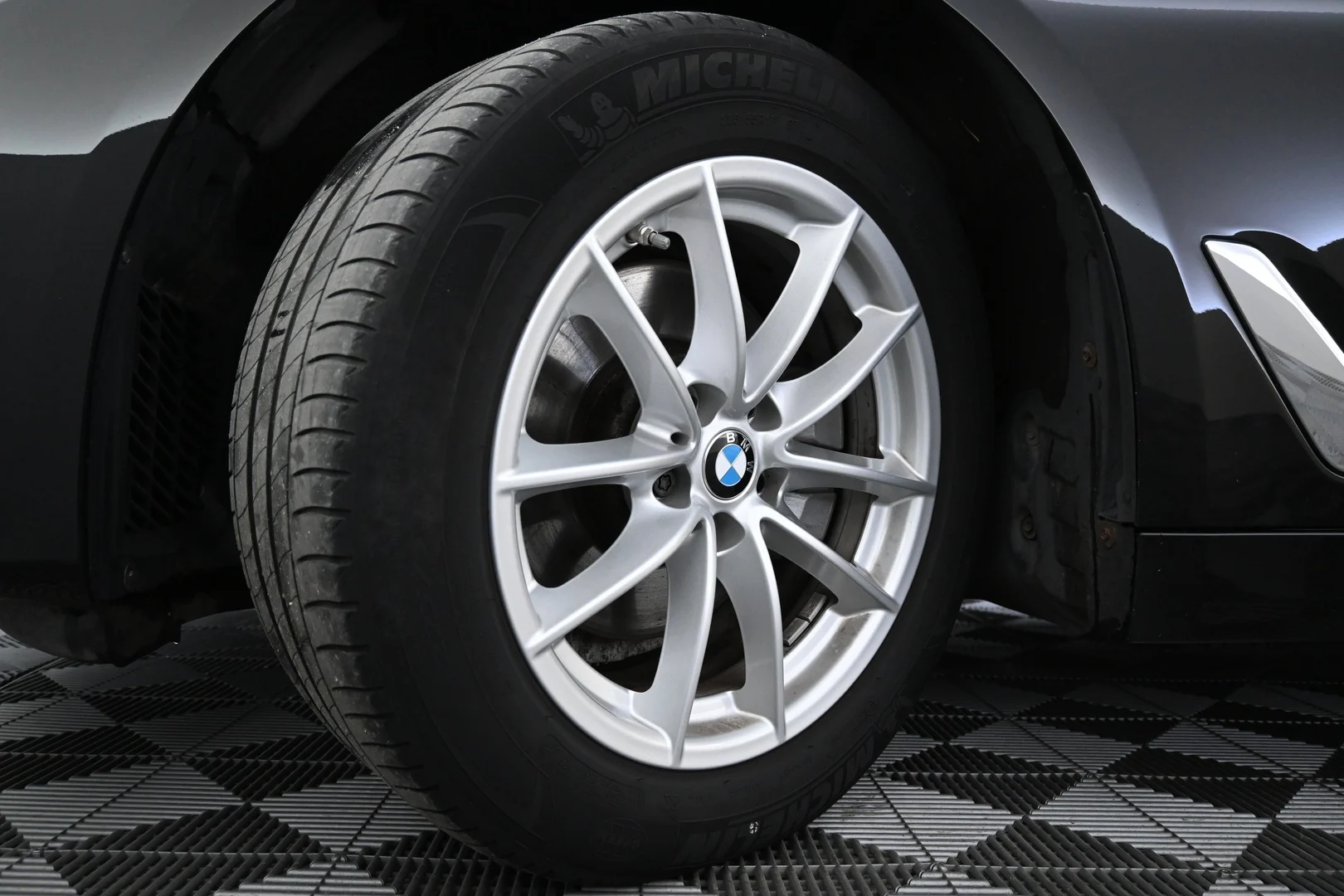 Car Image - 3BEKXkOLrhfs5hu6STfQ7P