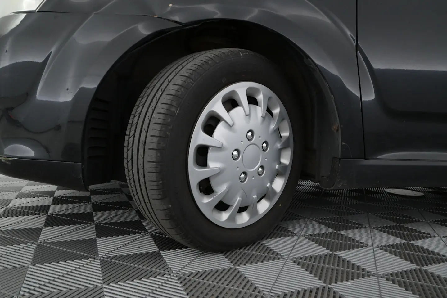 Car Image - 3eN5zLNMneXeRv0qK3Ois