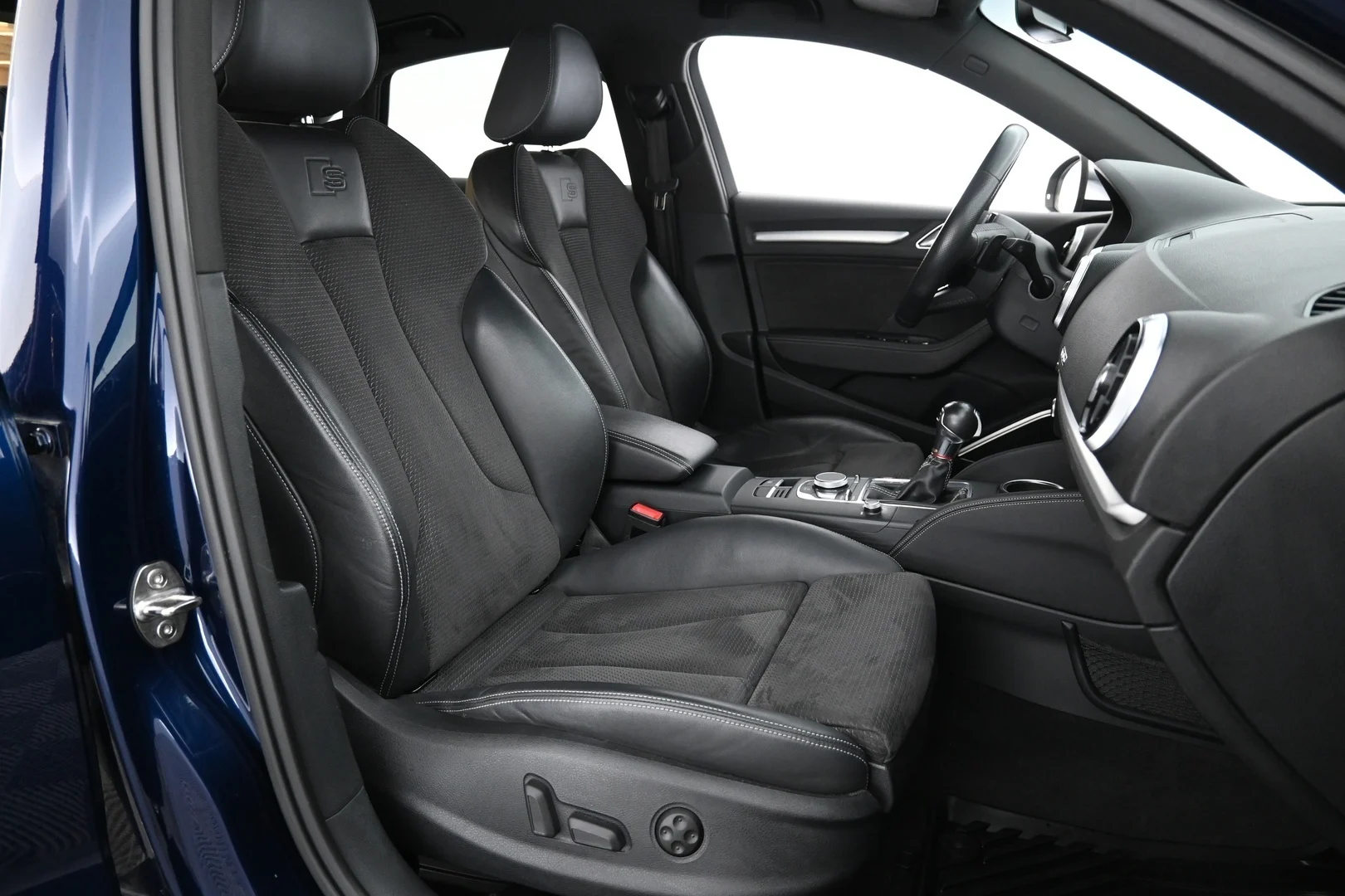 Car Image - 8kDFMep7B0TqoZaKa56U7