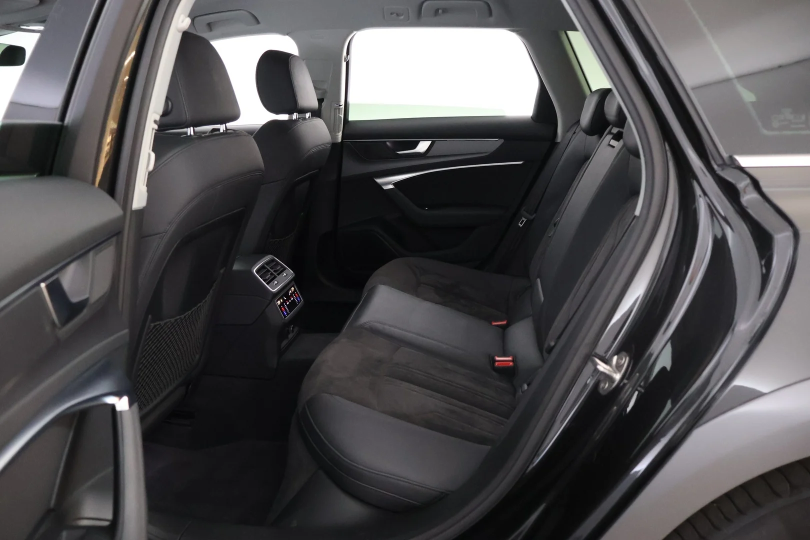 Car Image - 4uBn41JUZuhwcipXenCCeL