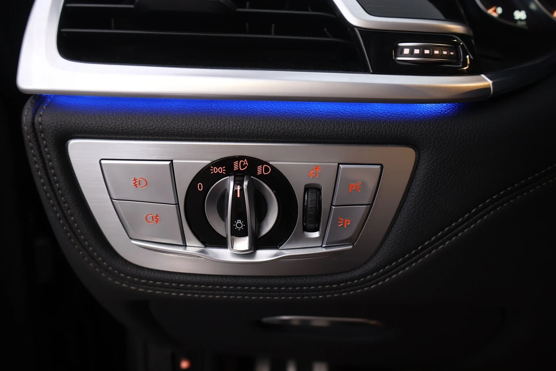 Car Image - liVEyLGqy73B1bmfjZ2No