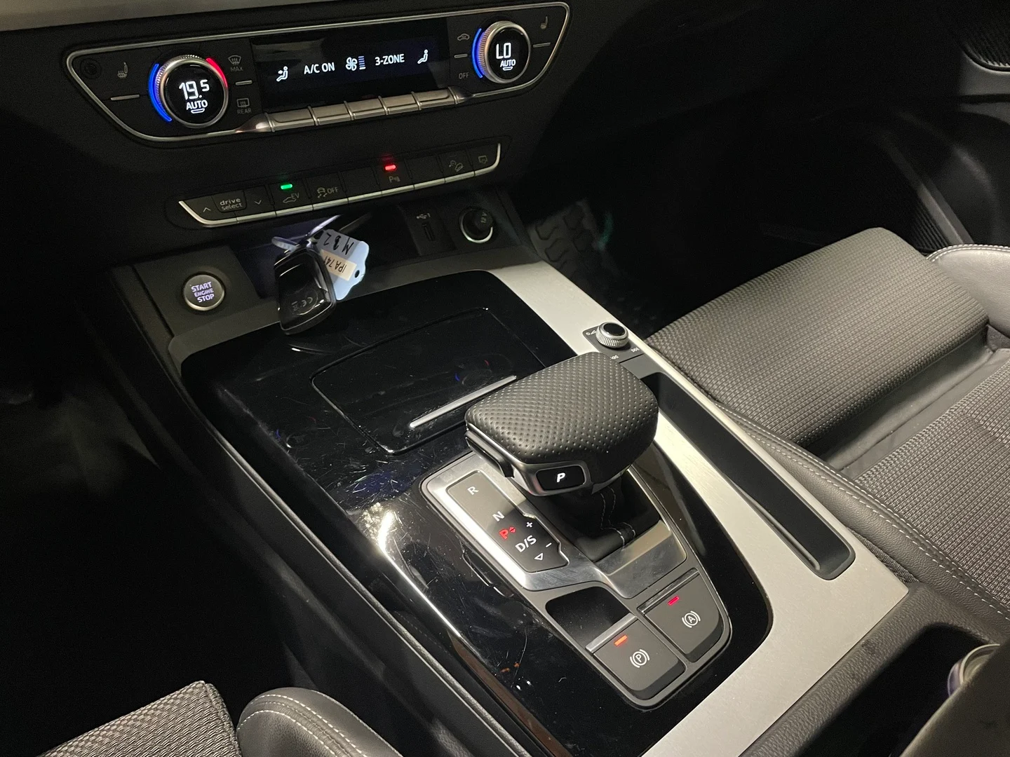 Car Image - 75v4Qw59kKZNtxHAxw21Zy