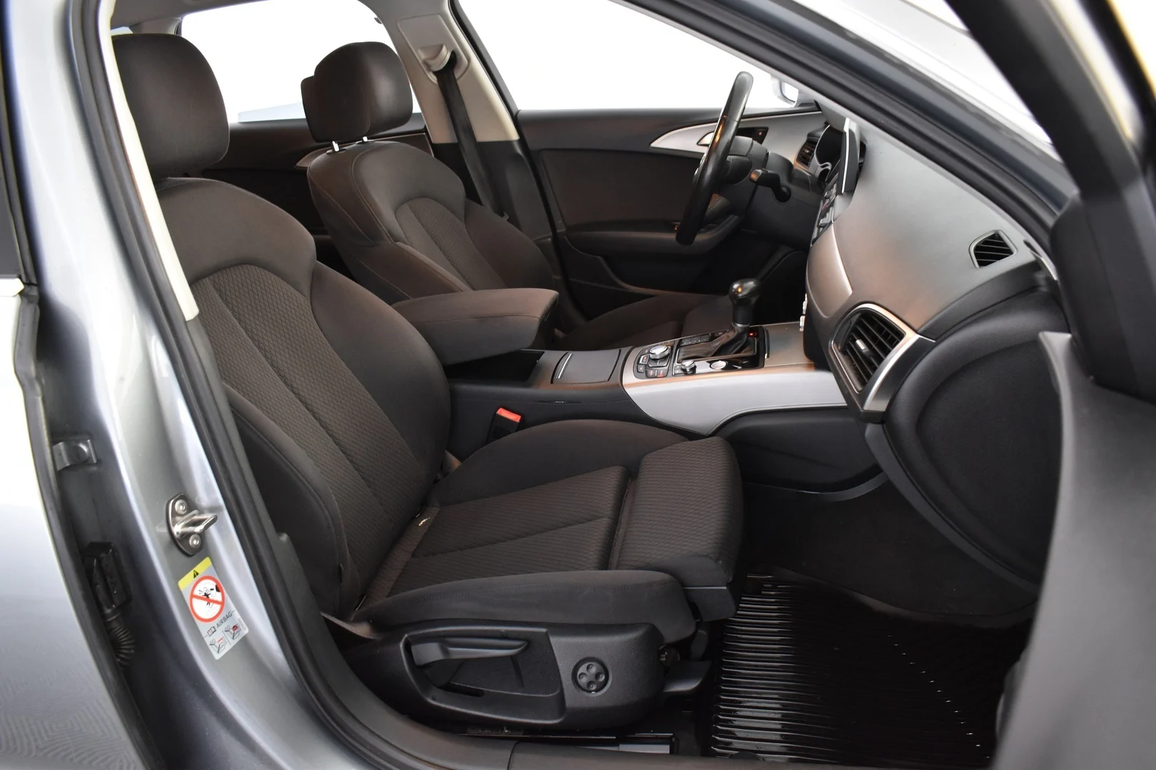 Car Image - 15M04iBWxJXcYIRXYkzPZn