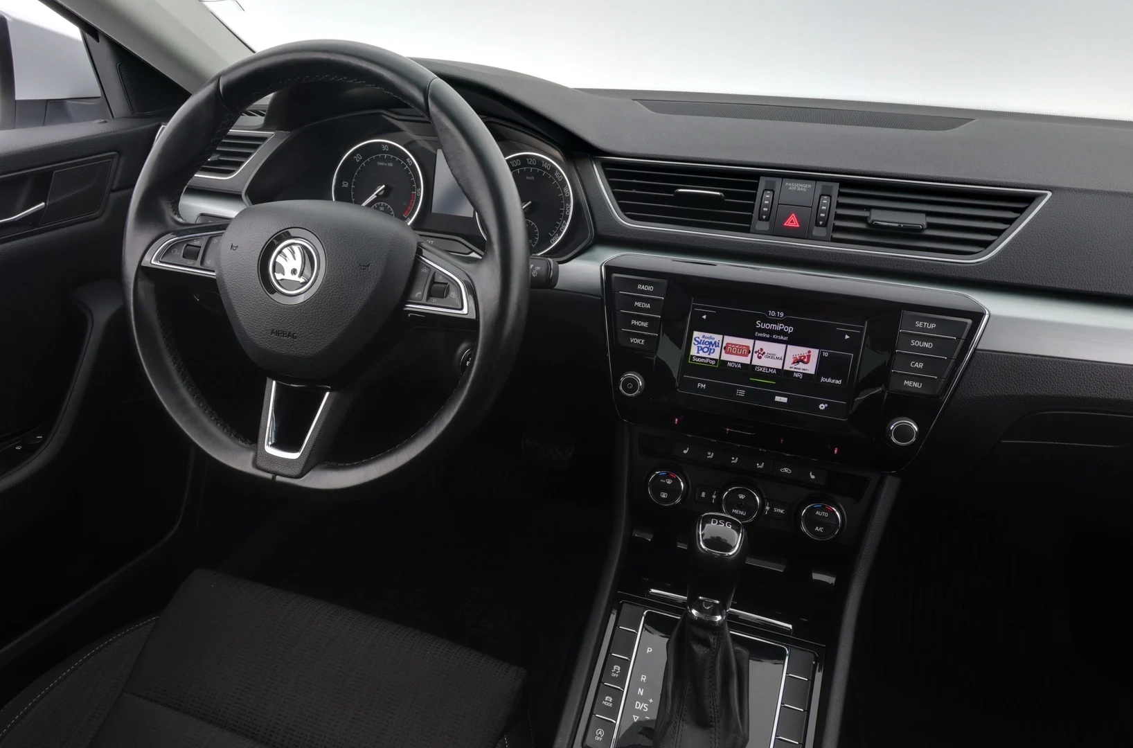 Car Image - 6KzEWNFsrb1lSSNhStfaI8