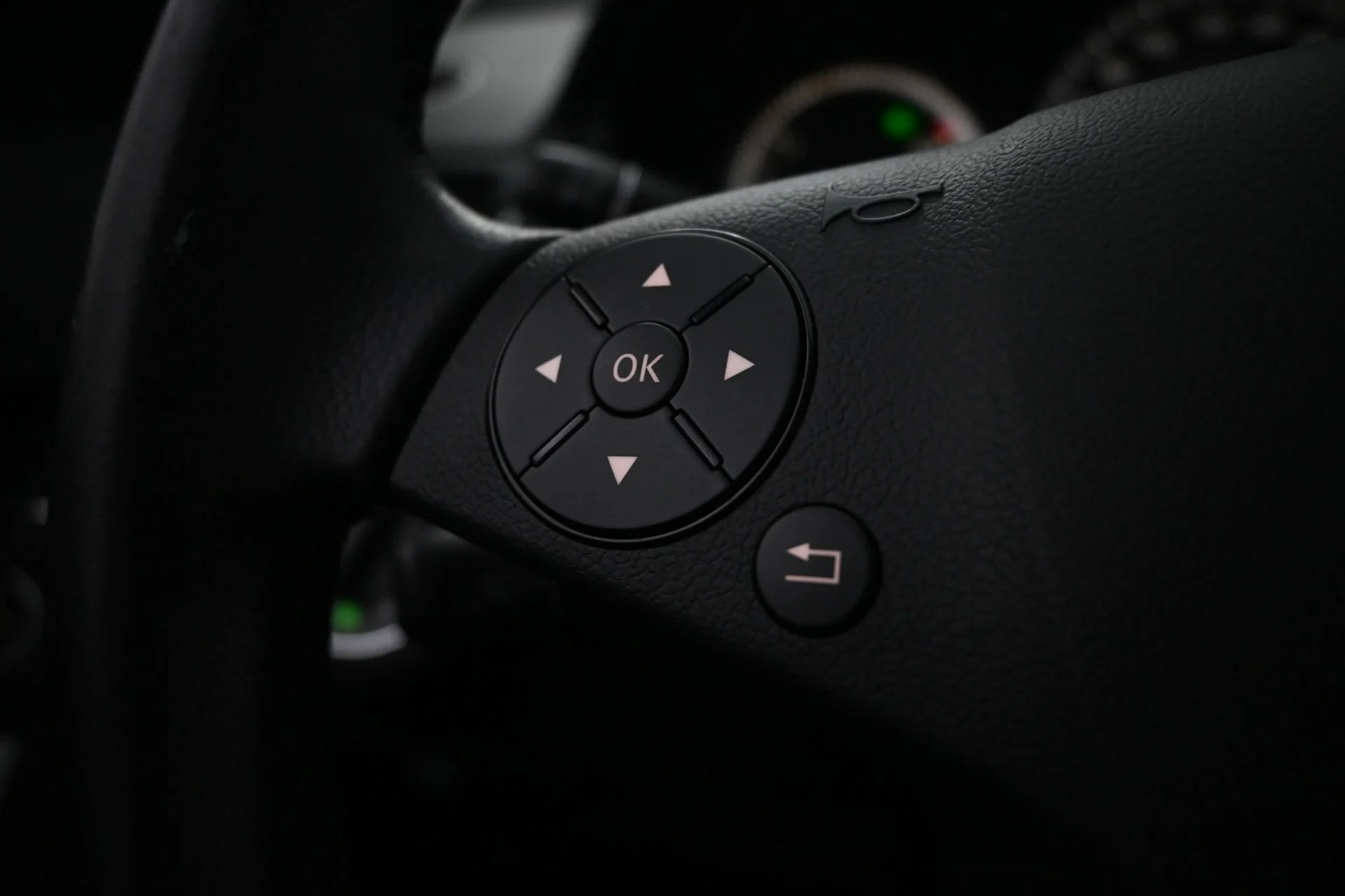 Car Image - 5jgRYLyCA4imaOyyyJP0B