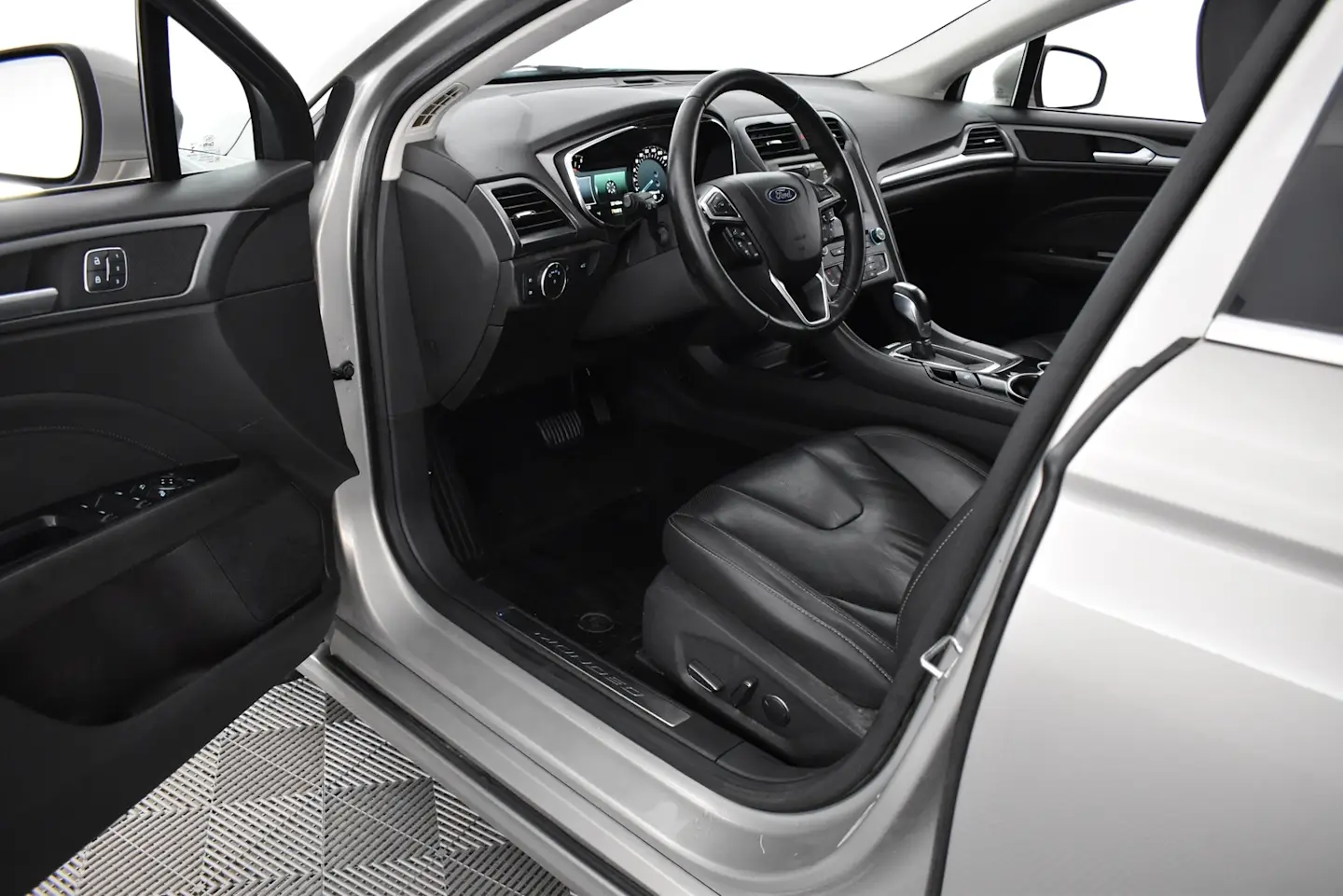 Car Image - eVG27zK8pwbeufiCfn0n0