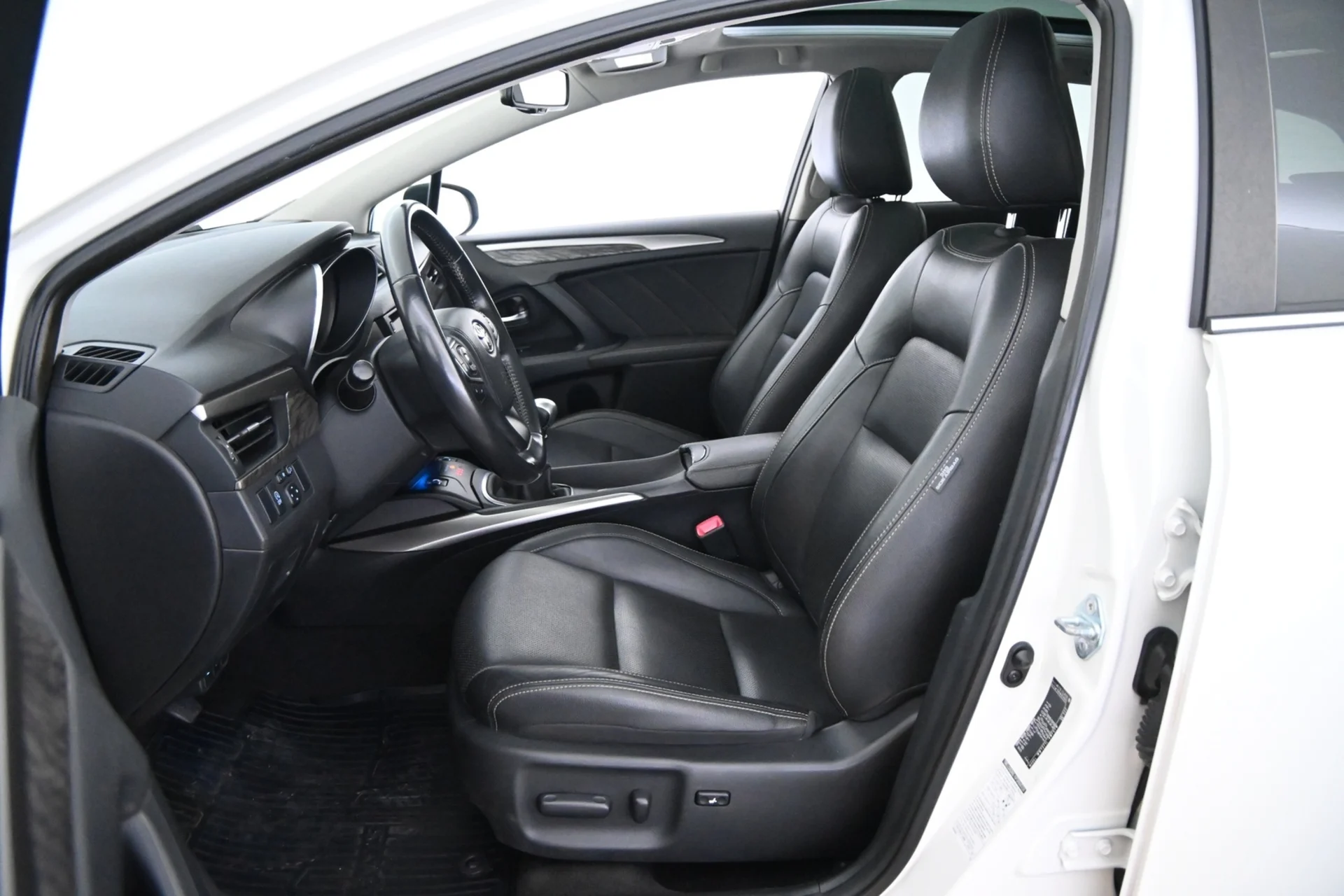 Car Image - 2asLIyYU7LGdXux2GVtLRn