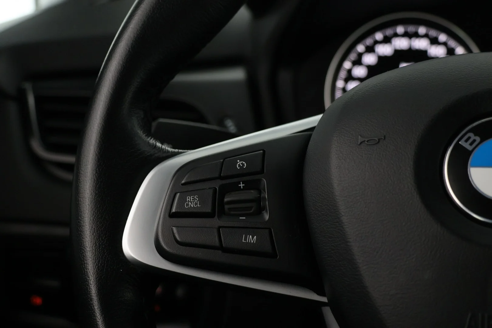 Car Image - 1y20b231b0XKQbh3hD7yBT