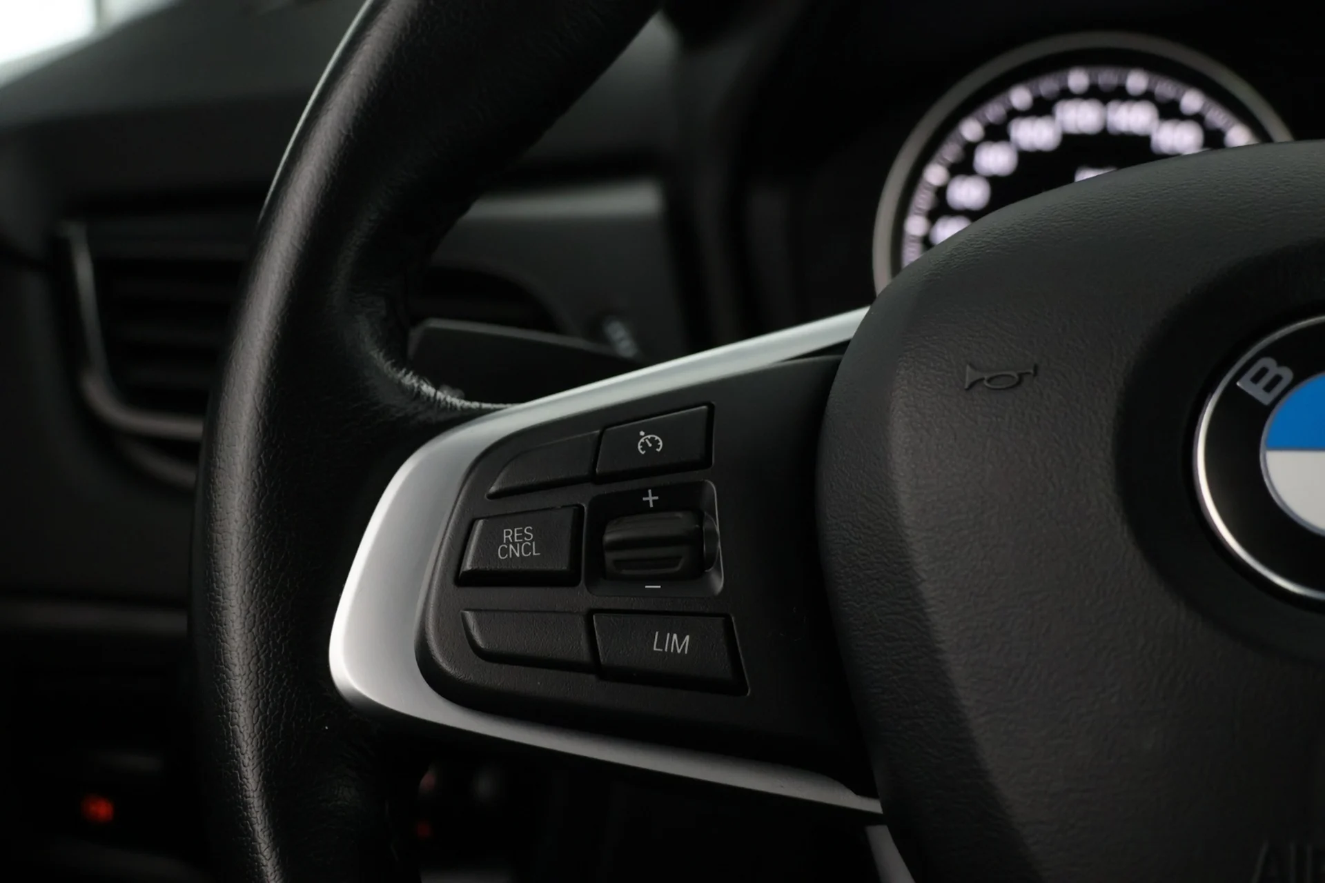 Car Image - 1y20b231b0XKQbh3hD7yBT