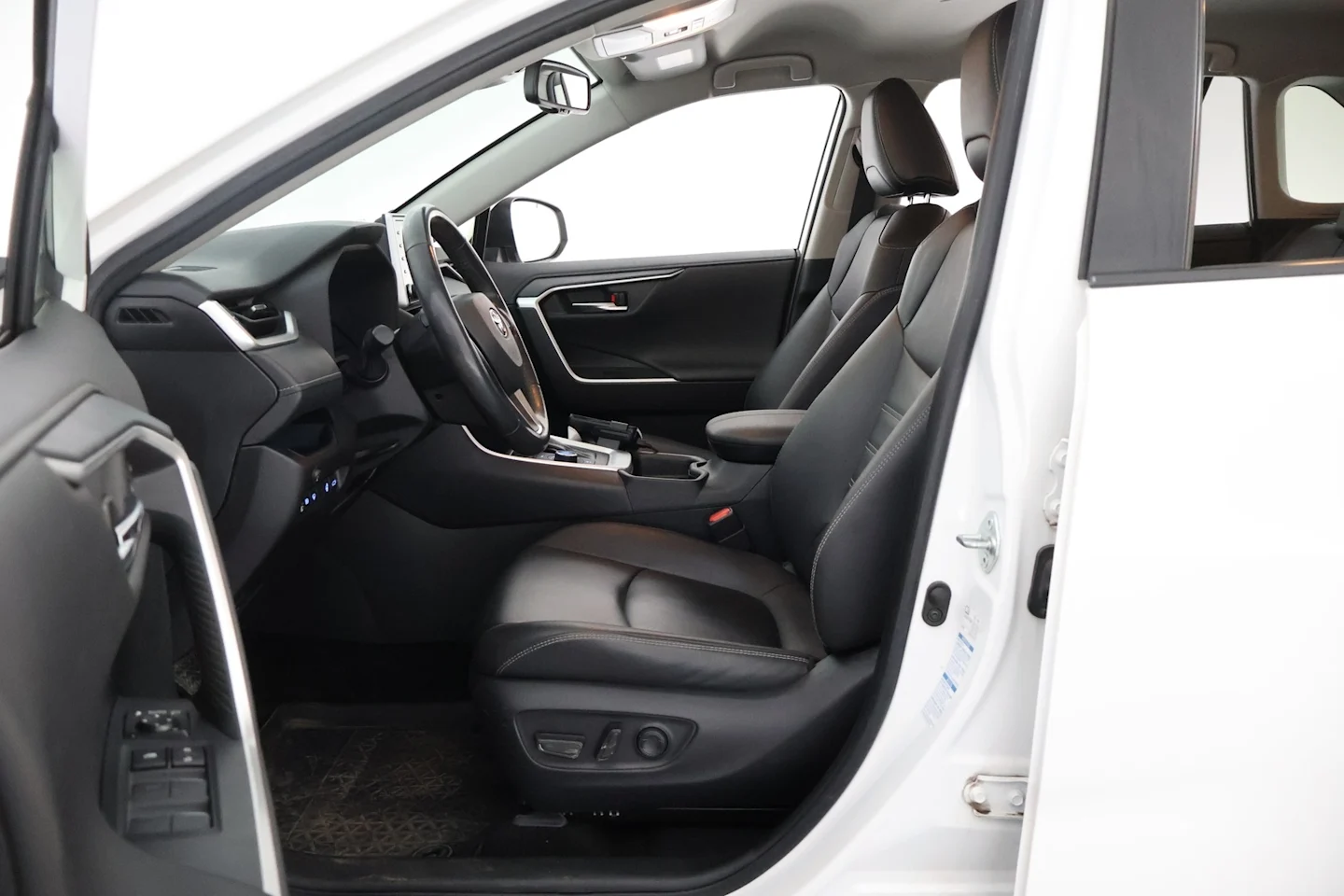 Car Image - 54lEwDgPemgLFdNwVlgiHg