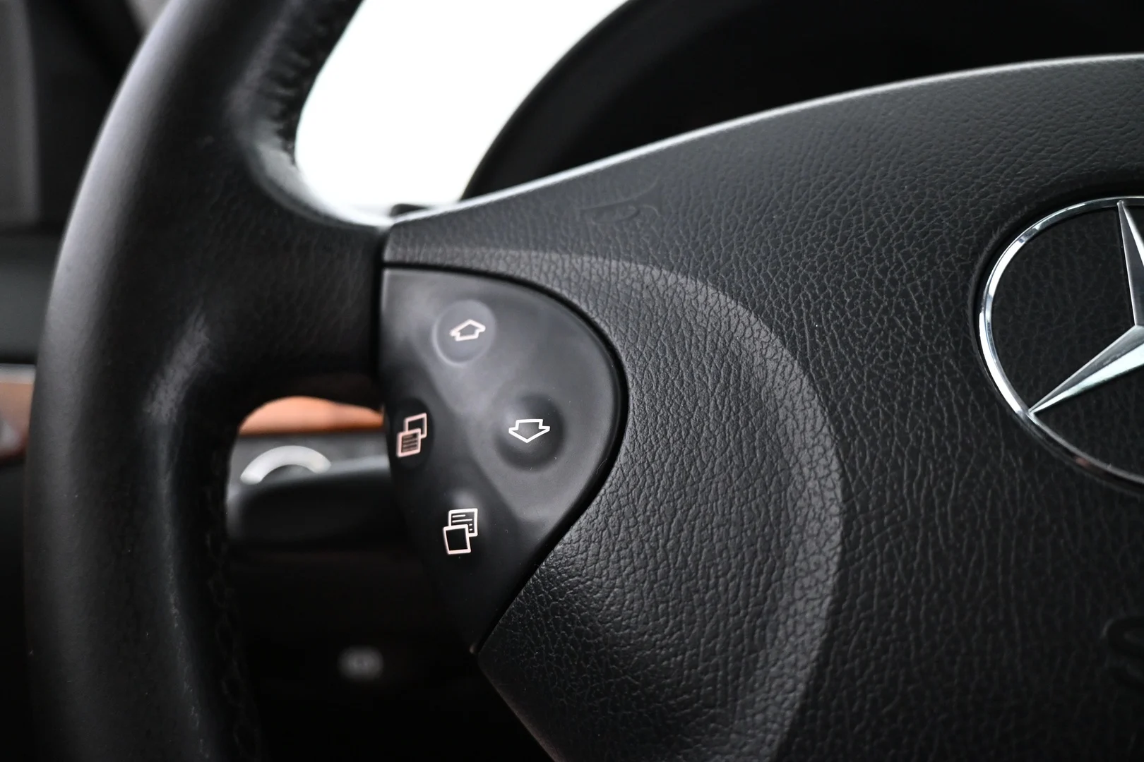 Car Image - 5U7tOCWRrKX6S0ezWs92MT