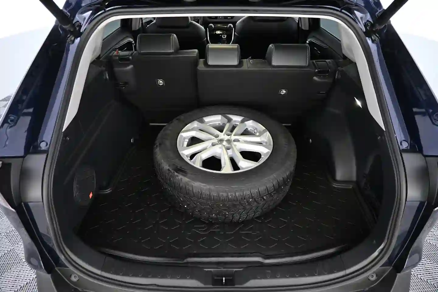 Car Image - 2dl3LgHCV6GtXVAnwwiKH7