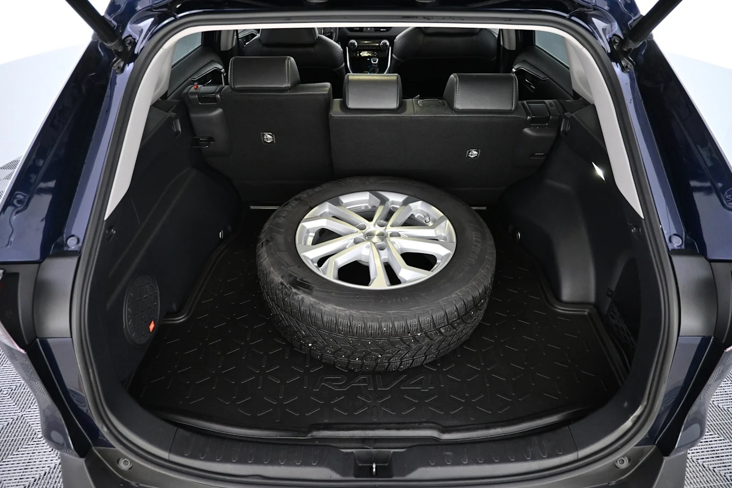 Car Image - 2dl3LgHCV6GtXVAnwwiKH7