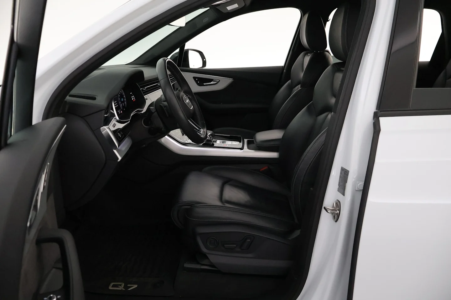 Car Image - 3zCw0Sth6BKwiQeEWDL33D