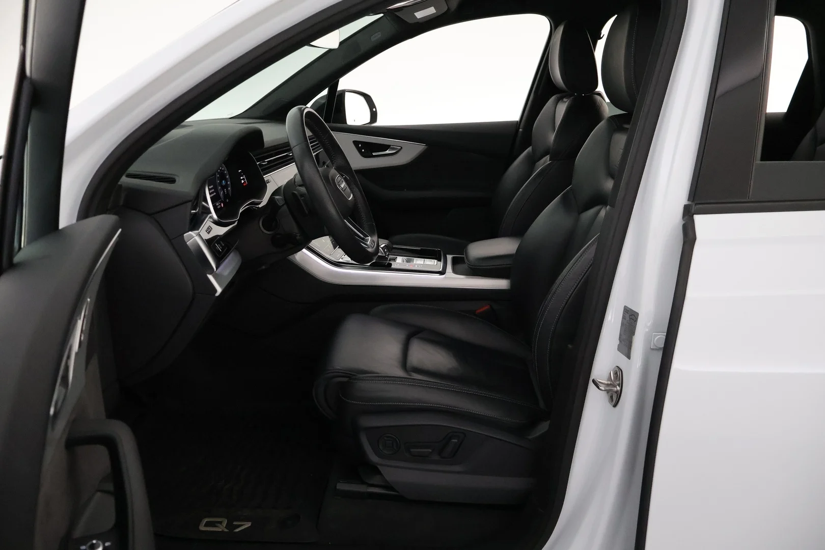 Car Image - 3zCw0Sth6BKwiQeEWDL33D