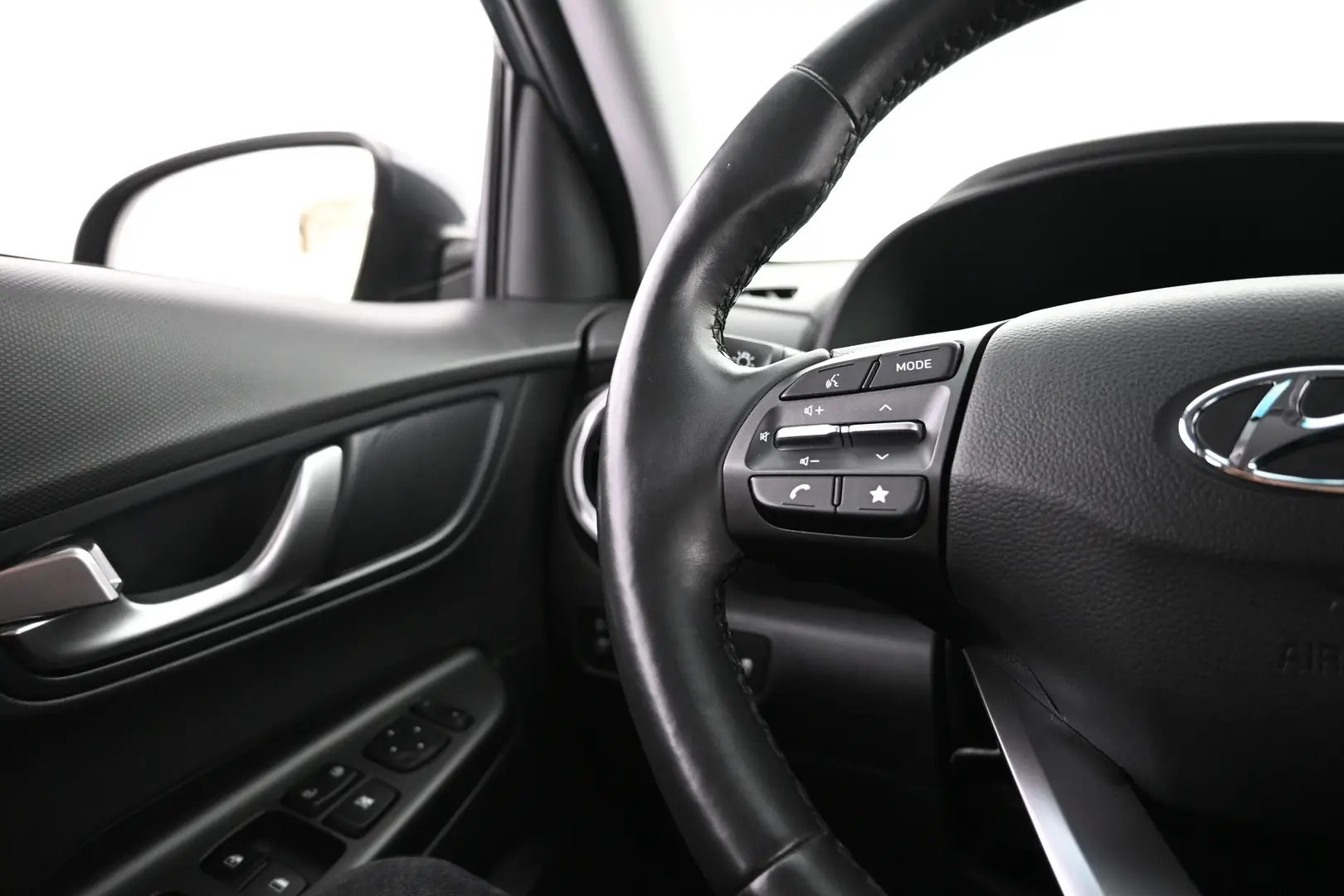Car Image - 4sVLSFlP3yCIEfWAzC37Qo