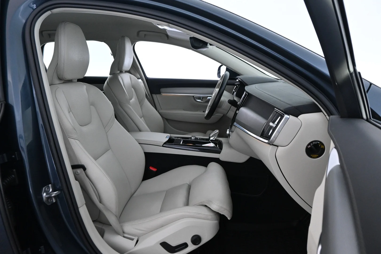 Car Image - 6iL4nPhr9tCnTl8vwLKTCo