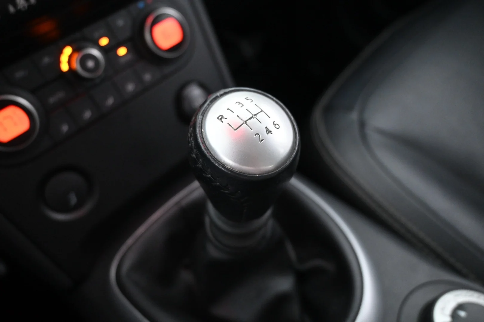 Car Image - 2Bsew2jqtqbWZfE7LiIGzj