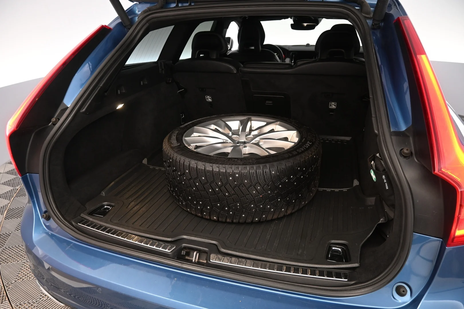 Car Image - 1Ccb0U8MnKBp6X1uOLjUoF