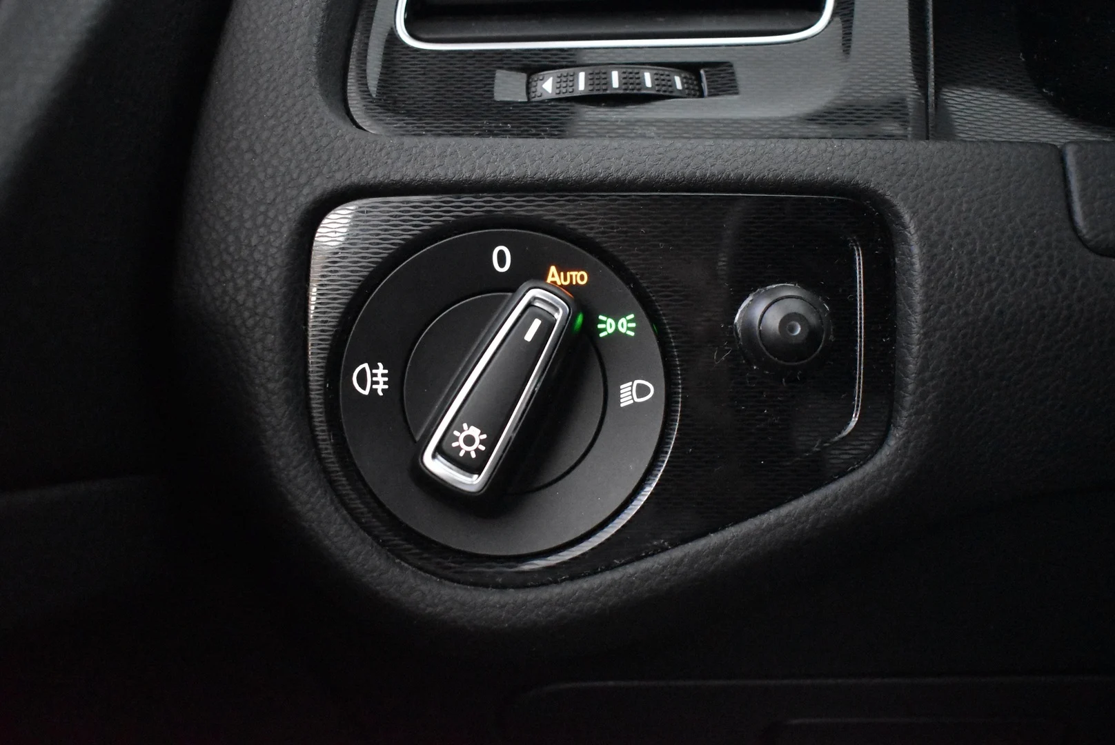 Car Image - 6SY5zVtwI7pqVi96PkFI12