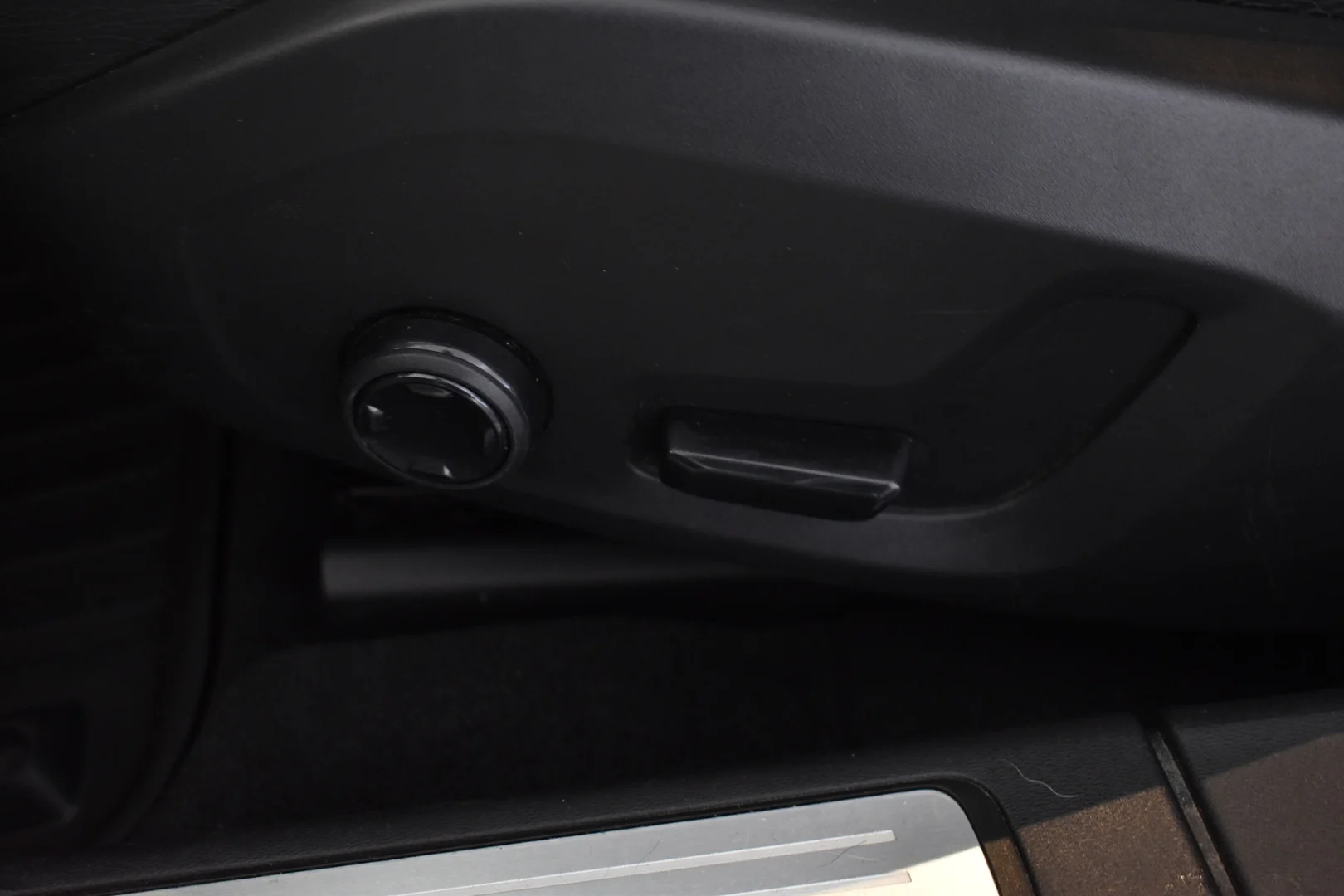 Car Image - tFOAOhOD4BdDo0jyYmb40